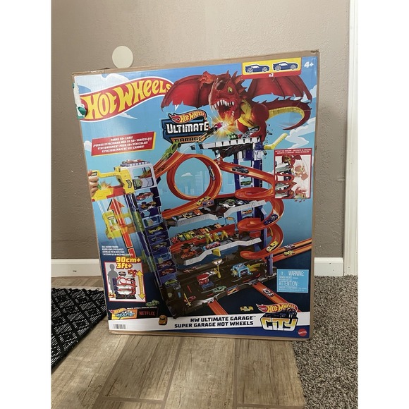Hot Wheels City Ultimate Garage Track Set with 2 Die-Cast...